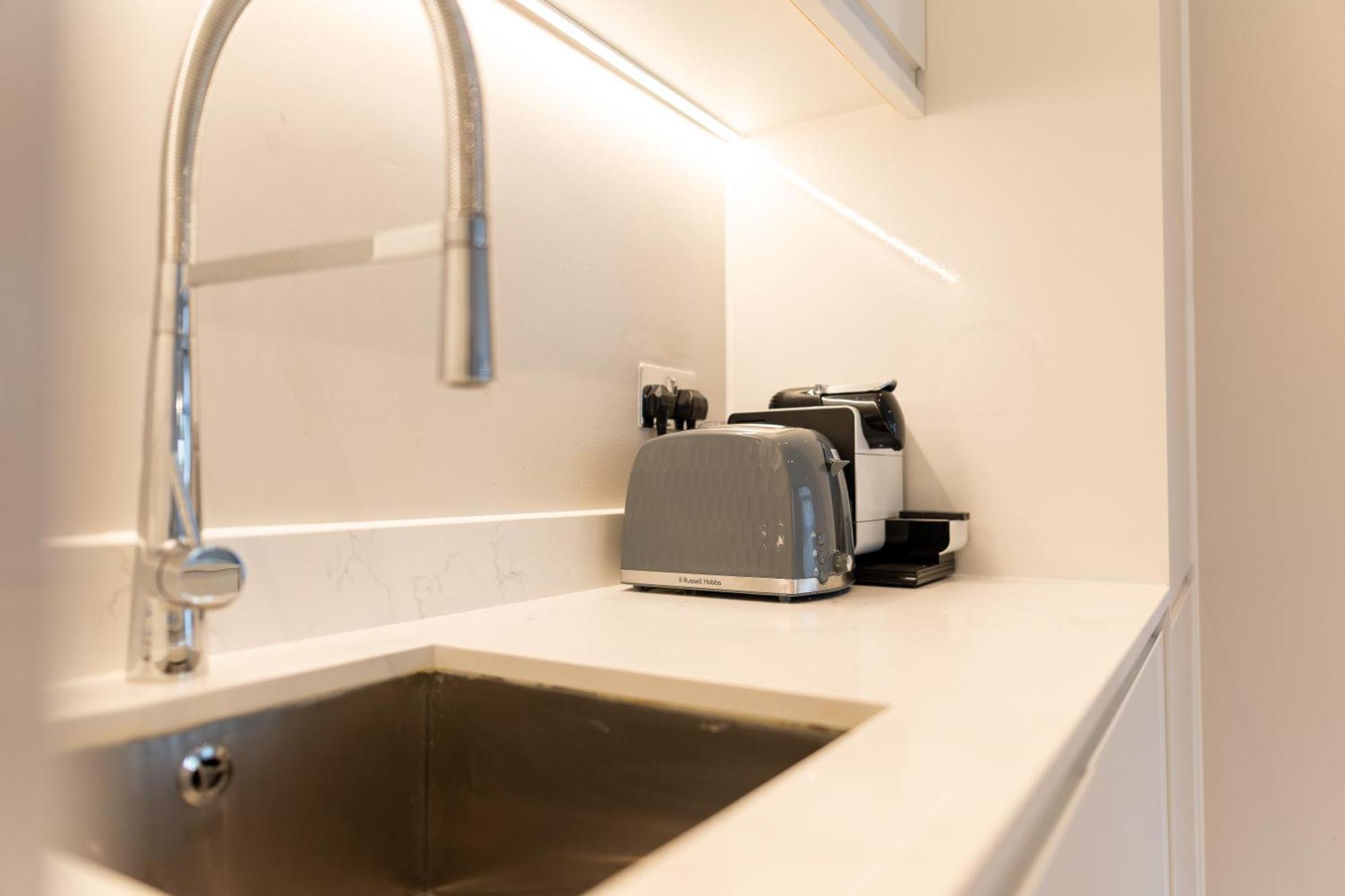 Exclusive Cardiff City Centre Apartment エクステリア 写真