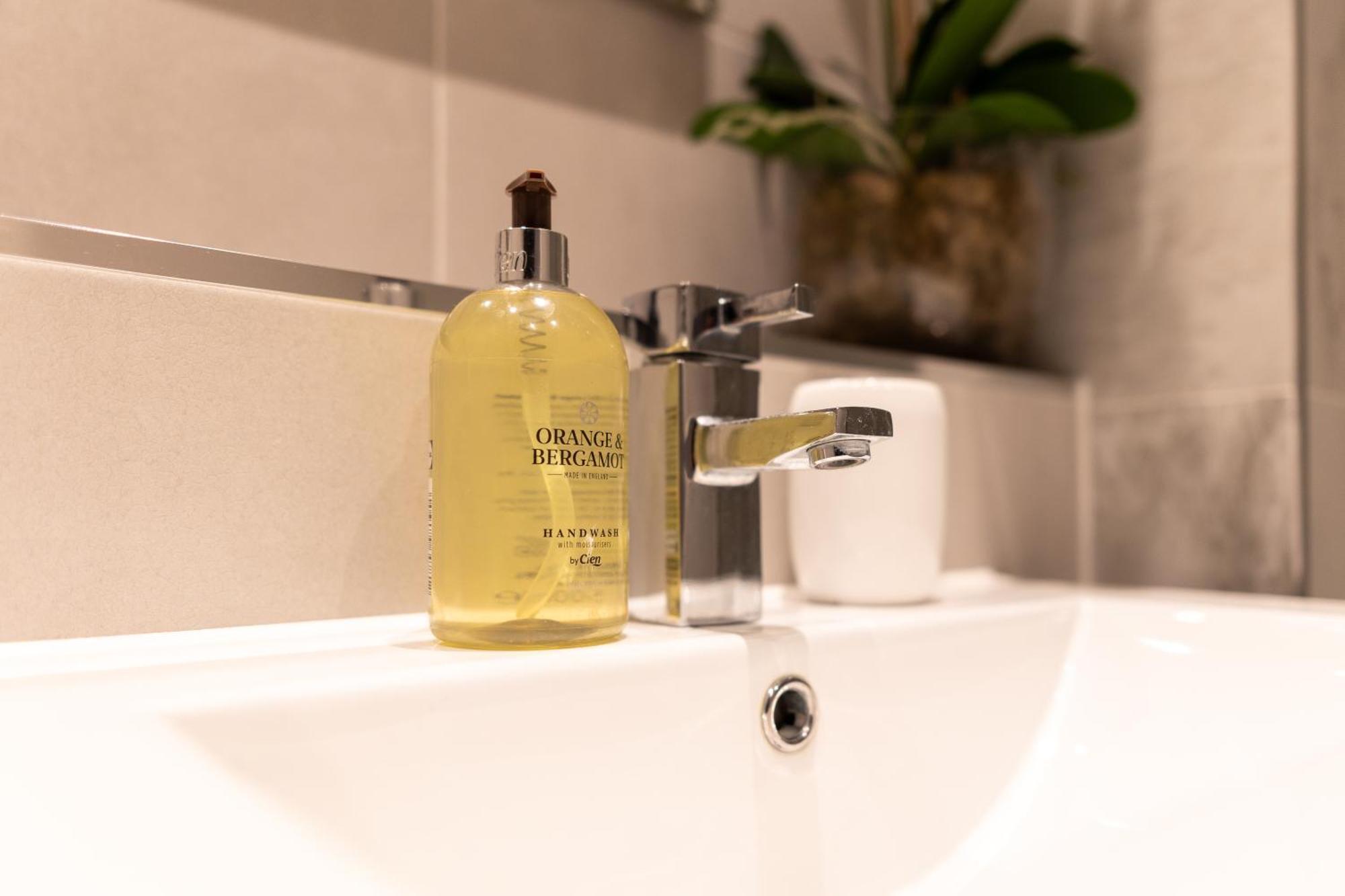 Exclusive Cardiff City Centre Apartment エクステリア 写真